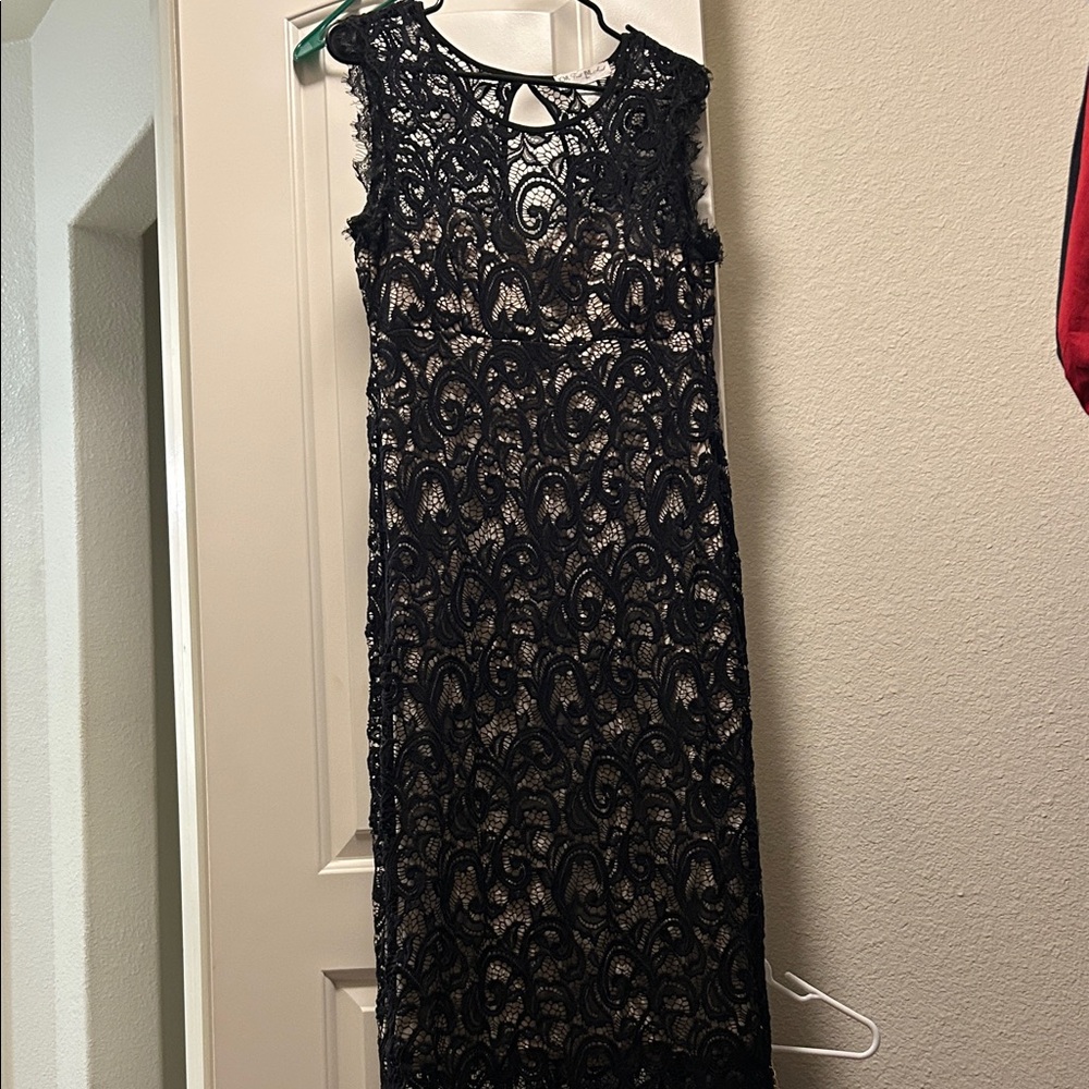 Chic Black Lace Midi Dress